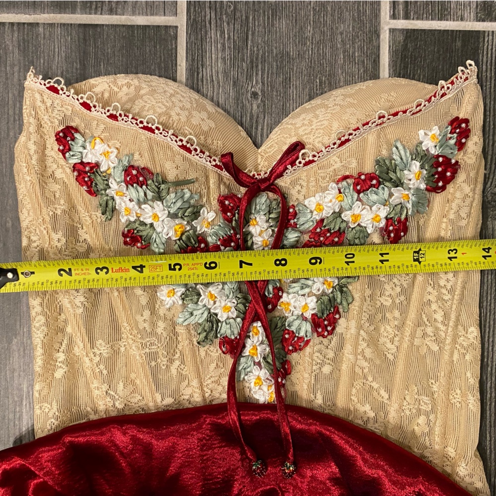 Red and Cream Lace Appliqué Wedding Dress - Picture 9 of 10